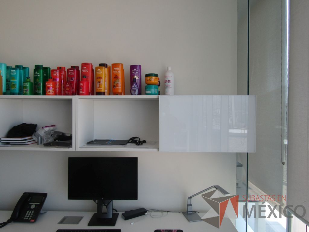 Lote 072 - Escritorio en escuadra , 1 librero con 2 entrepaños y 2 gavetas empotradas - Imagen 10