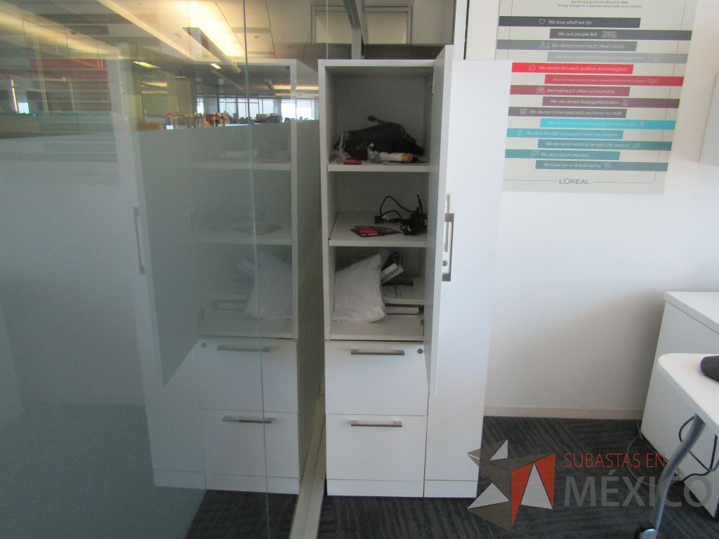 Lote 188 - Gabinete alto con 2 puertas y 2 cajones color blanco. - Imagen 4