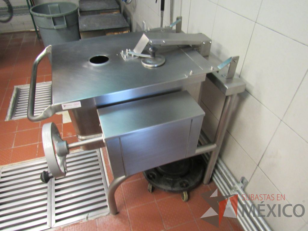 Lote 227 - Marmita a gas de volteo con válvula de salida, para trabajar a gas LP o Natural. Acero inoxidable AISI-304 con acabado sanitario. - Imagen 4