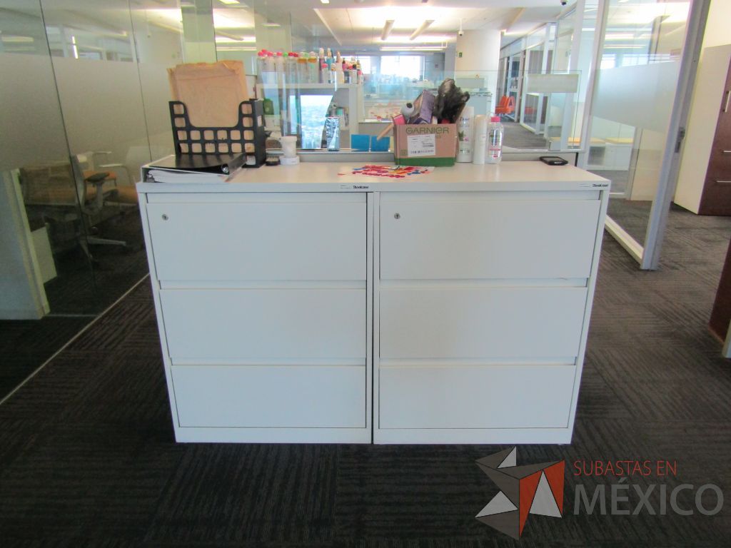 Lote 105 - Gabinete metálico con 6 cajones color blanco