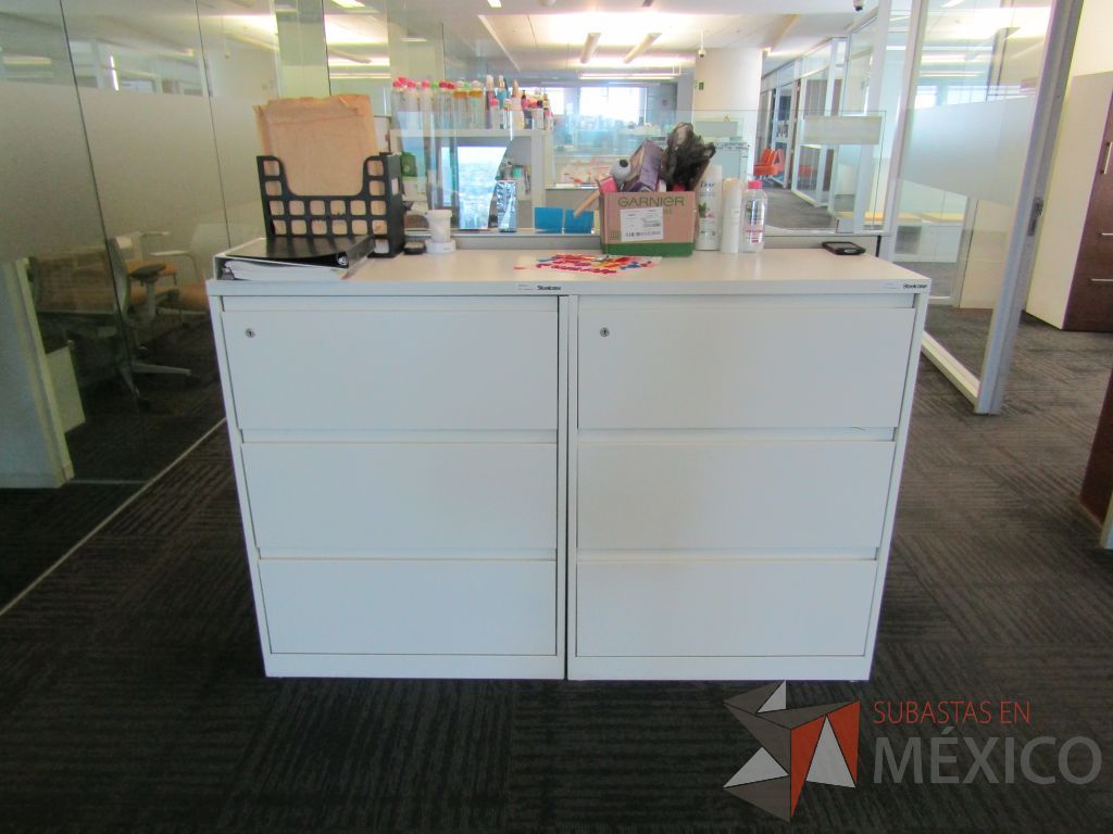 Lote 105 - Gabinete metálico con 6 cajones color blanco - Imagen 2