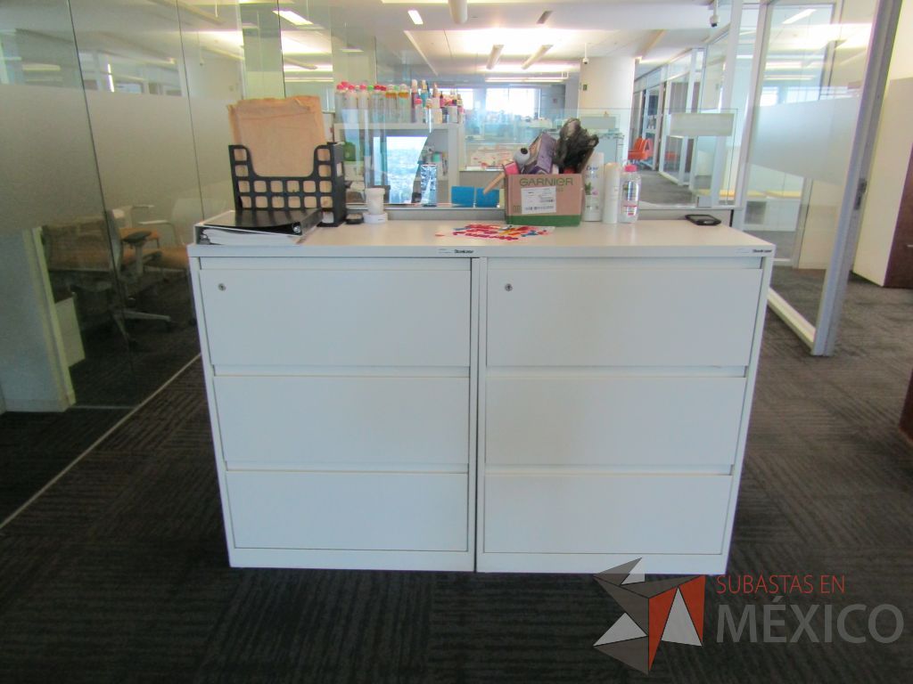 Lote 105 - Gabinete metálico con 6 cajones color blanco - Imagen 3