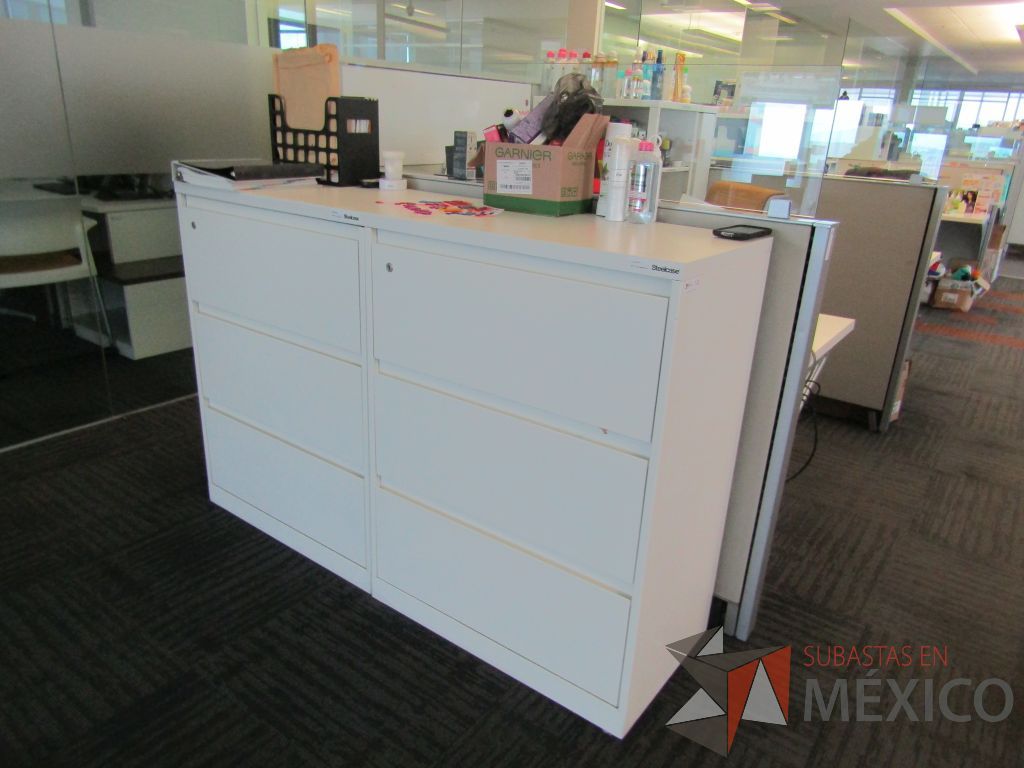 Lote 105 - Gabinete metálico con 6 cajones color blanco - Imagen 4
