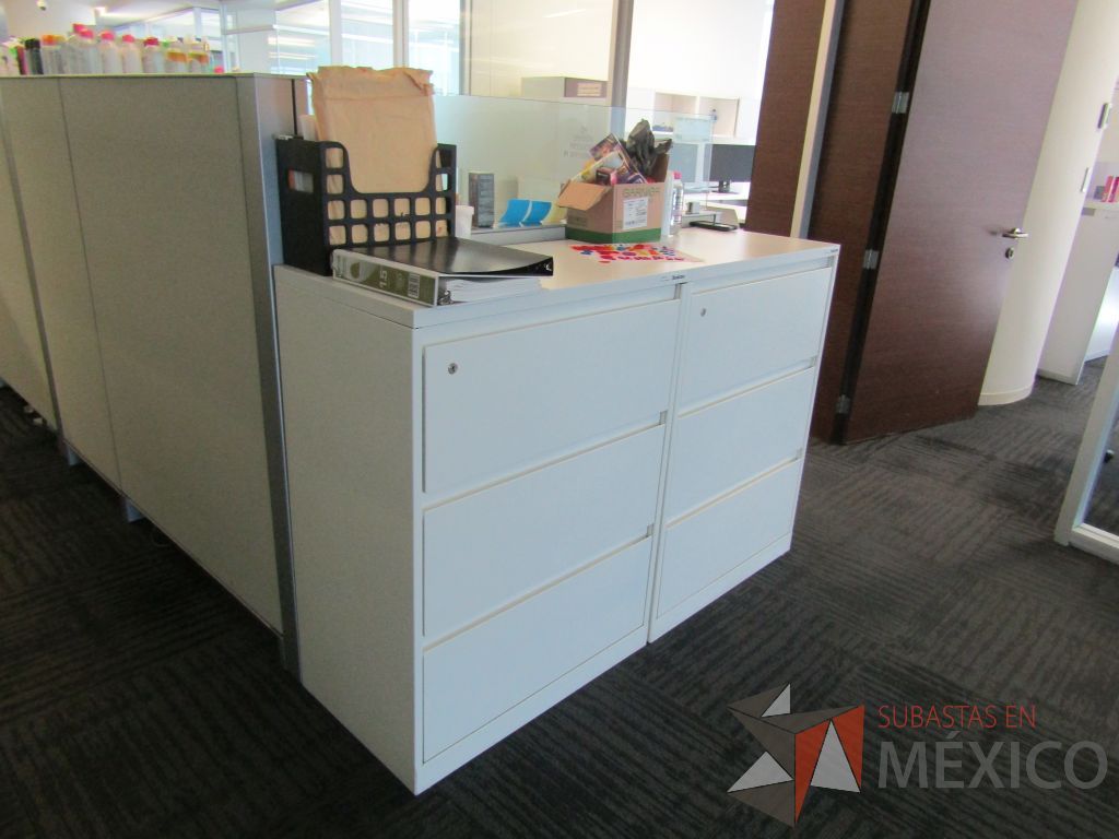 Lote 105 - Gabinete metálico con 6 cajones color blanco - Imagen 6