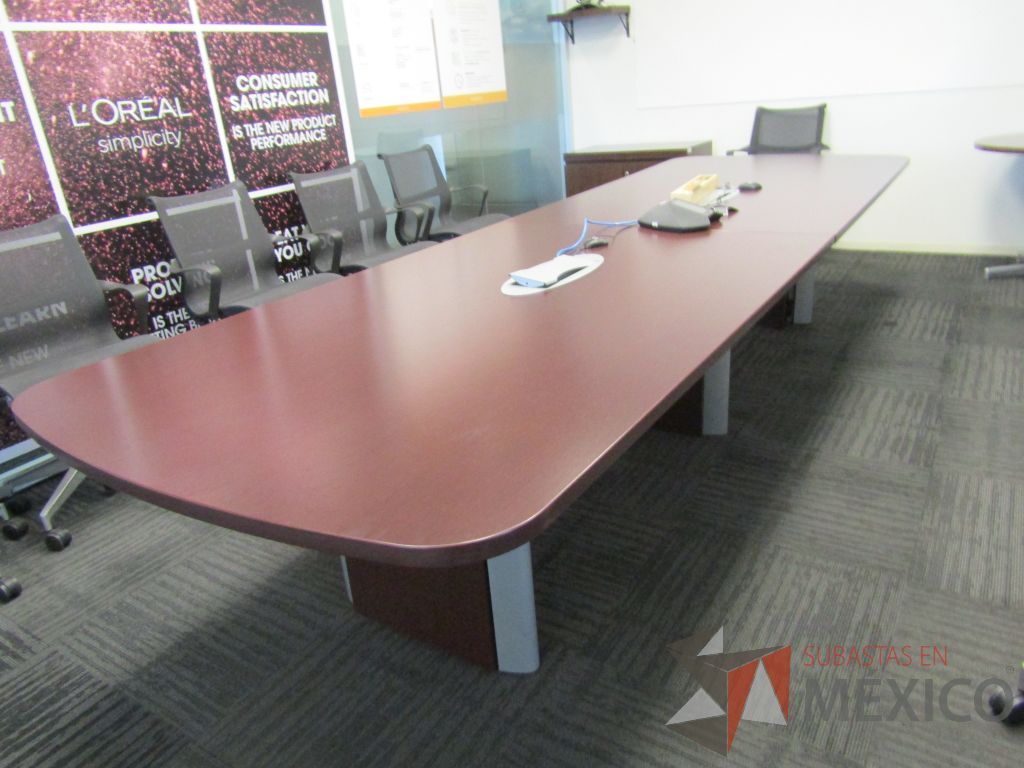Lote 043 - Mesa de sala de juntas para 10 personas con accesorios para conexión - Imagen 2