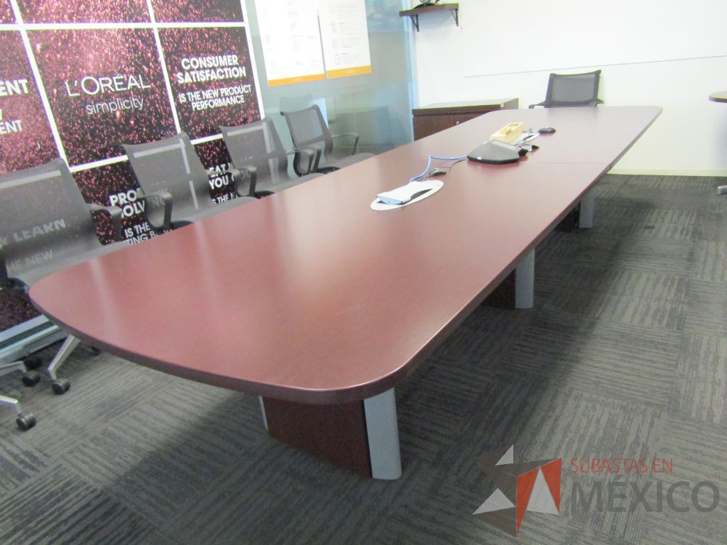 Lote 043 - Mesa de sala de juntas para 10 personas con accesorios para conexión - Imagen 3