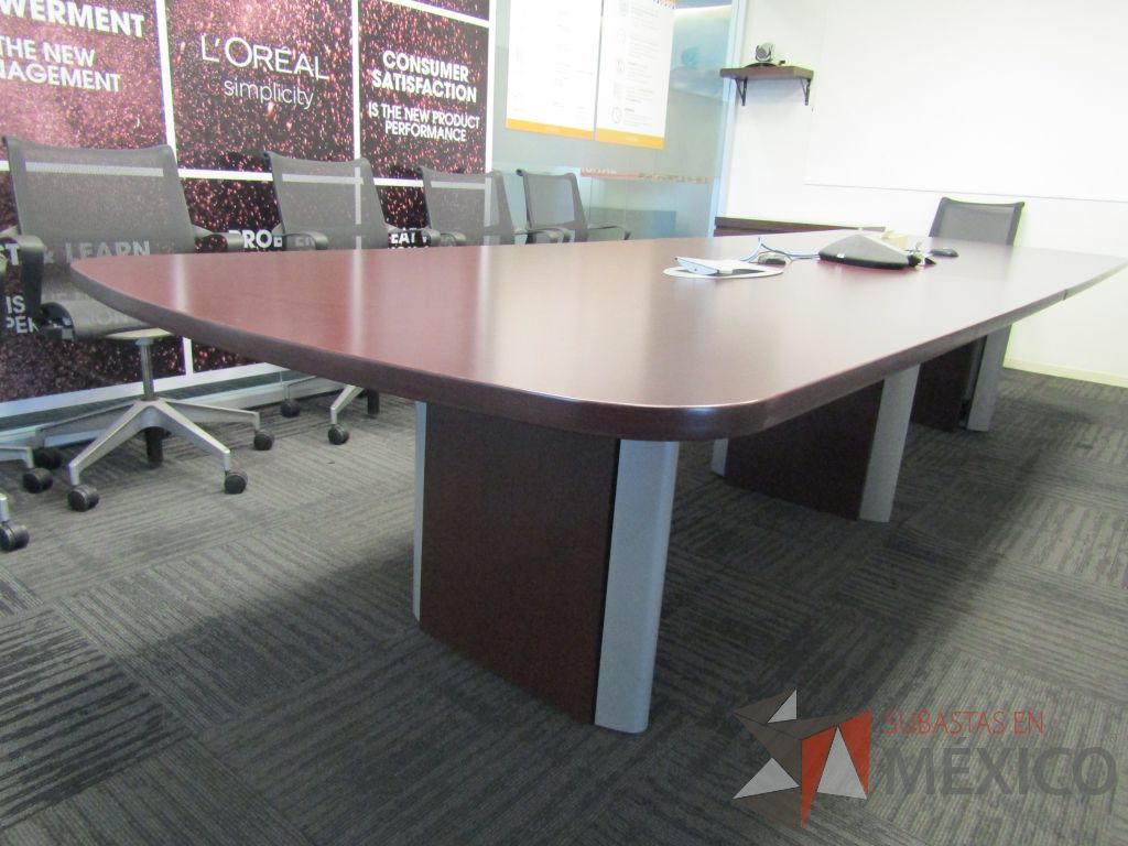 Lote 043 - Mesa de sala de juntas para 10 personas con accesorios para conexión - Imagen 7