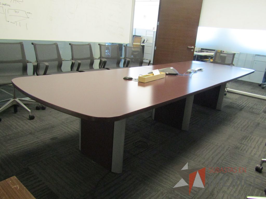 Lote 043 - Mesa de sala de juntas para 10 personas con accesorios para conexión - Imagen 11