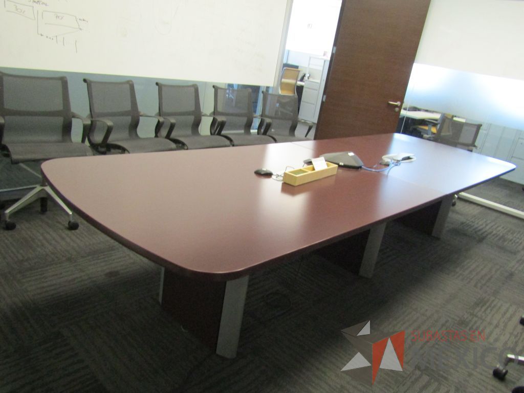 Lote 043 - Mesa de sala de juntas para 10 personas con accesorios para conexión - Imagen 12
