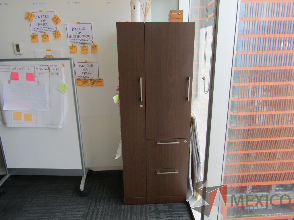Lote 183 - Gabinete alto con 2 puertas y 2 cajones color café. - Imagen 3