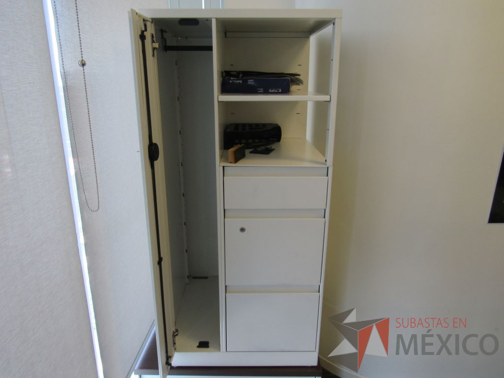 Lote 143 - Gabinete metálico con 3 cajones, 1 puerta y 1 entrepaño color blanco - Imagen 6