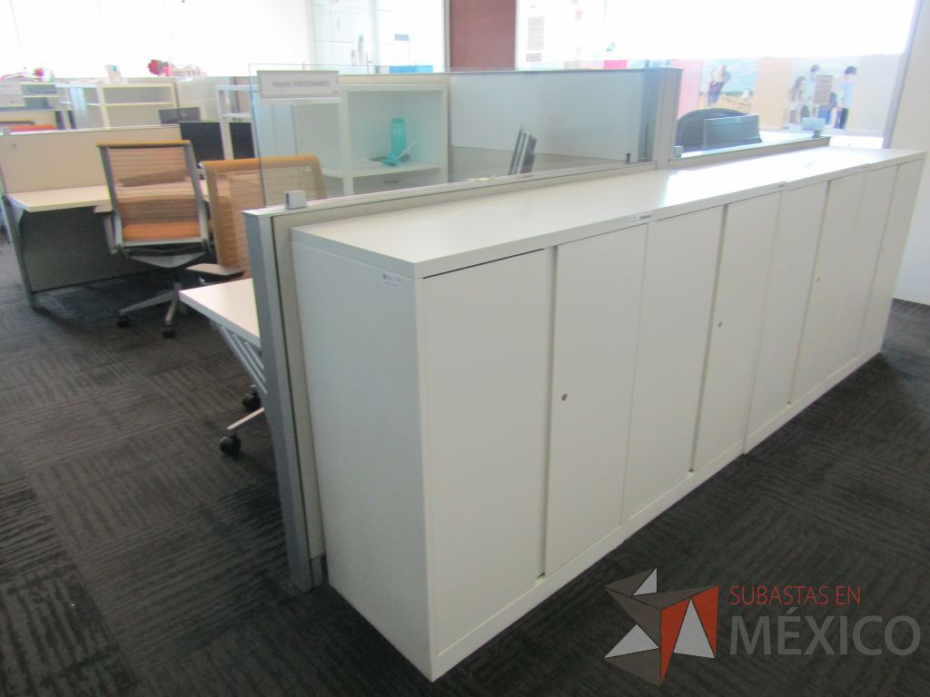 Lote 093 - Gabinete metálico con 4 puertas color blanco - Imagen 2