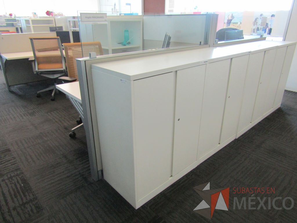 Lote 093 - Gabinete metálico con 4 puertas color blanco - Imagen 3