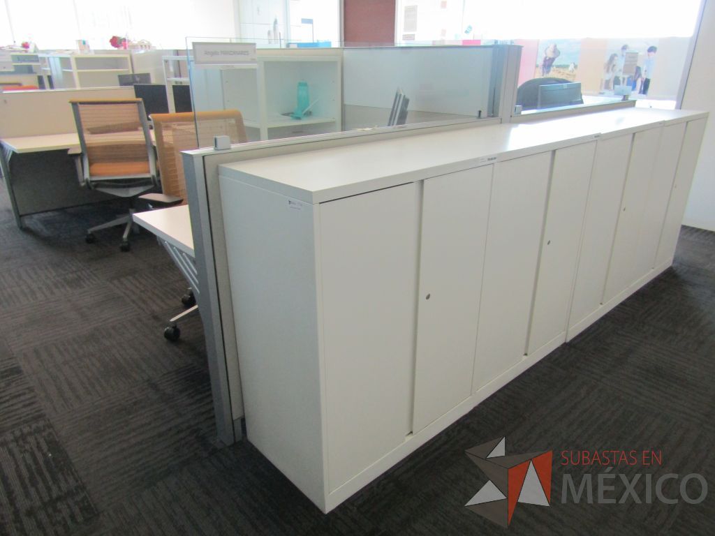 Lote 093 - Gabinete metálico con 4 puertas color blanco - Imagen 4