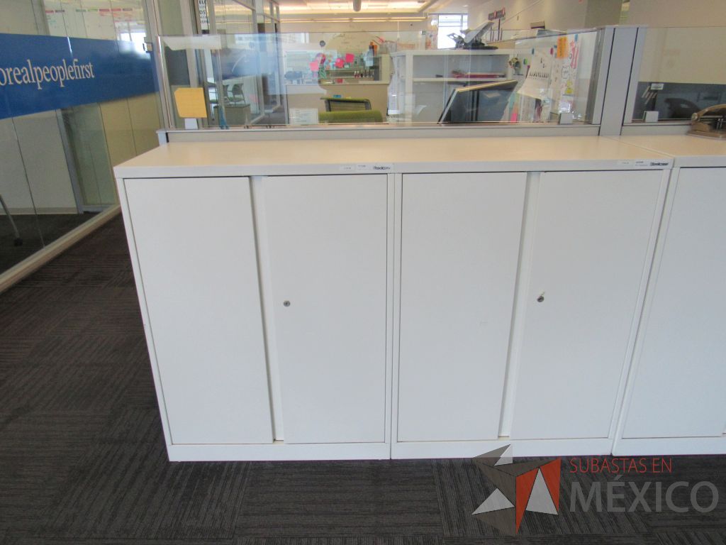 Lote 146 - Gabinete metálico con 4 puertas color blanco - Imagen 2