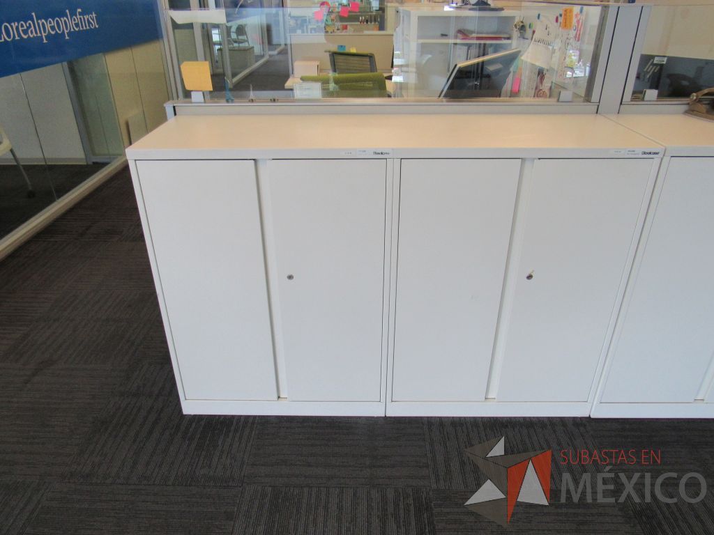 Lote 127 - Gabinete metálico con 4 puertas color blanco - Imagen 3