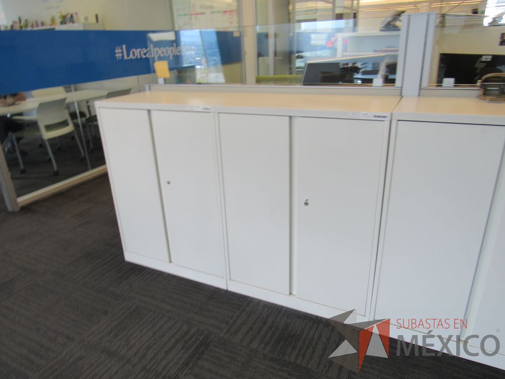 Lote 146 - Gabinete metálico con 4 puertas color blanco - Imagen 5