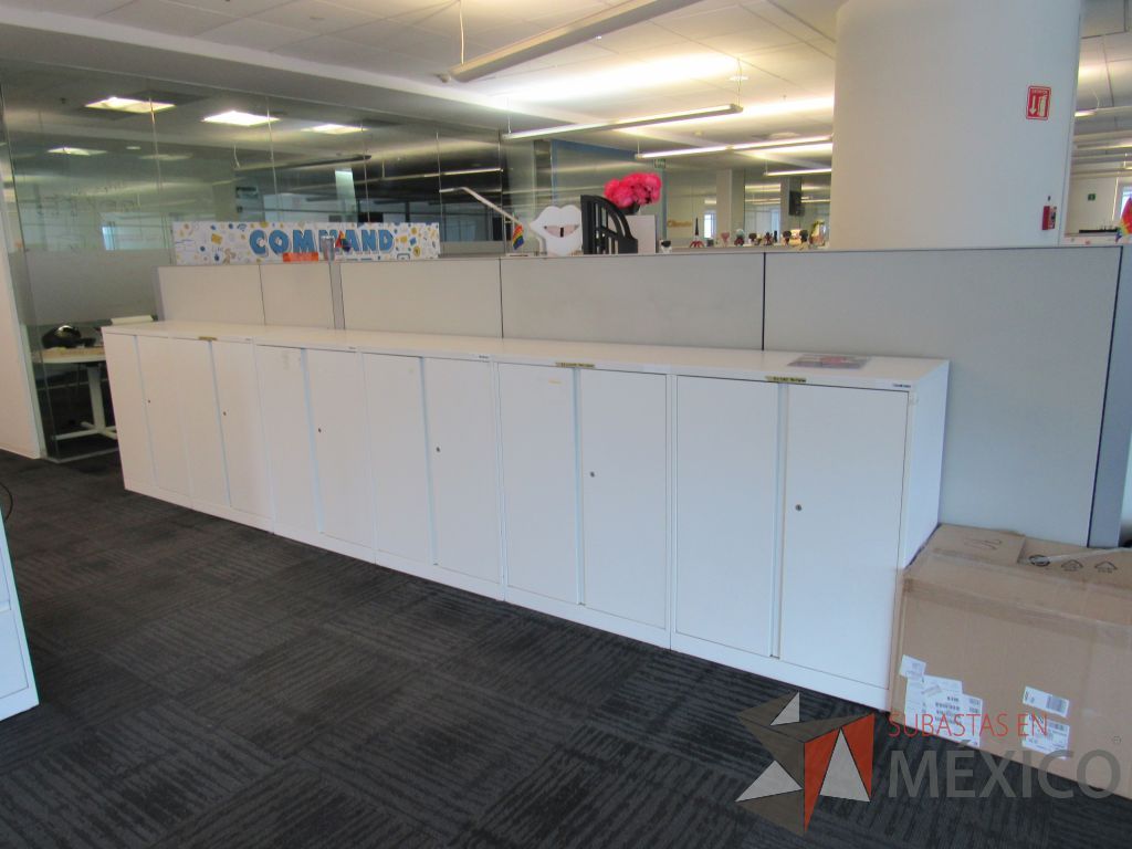 Lote 146 - Gabinete metálico con 4 puertas color blanco - Imagen 8