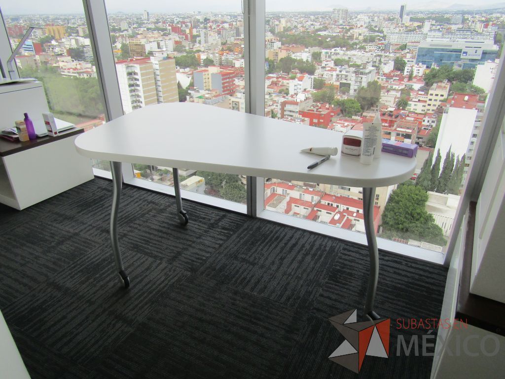 Lote 031 - Oficina Operativa con Escritorio, Mesa de Apoyo Triangular con Ruedas y Gabinete - Imagen 9