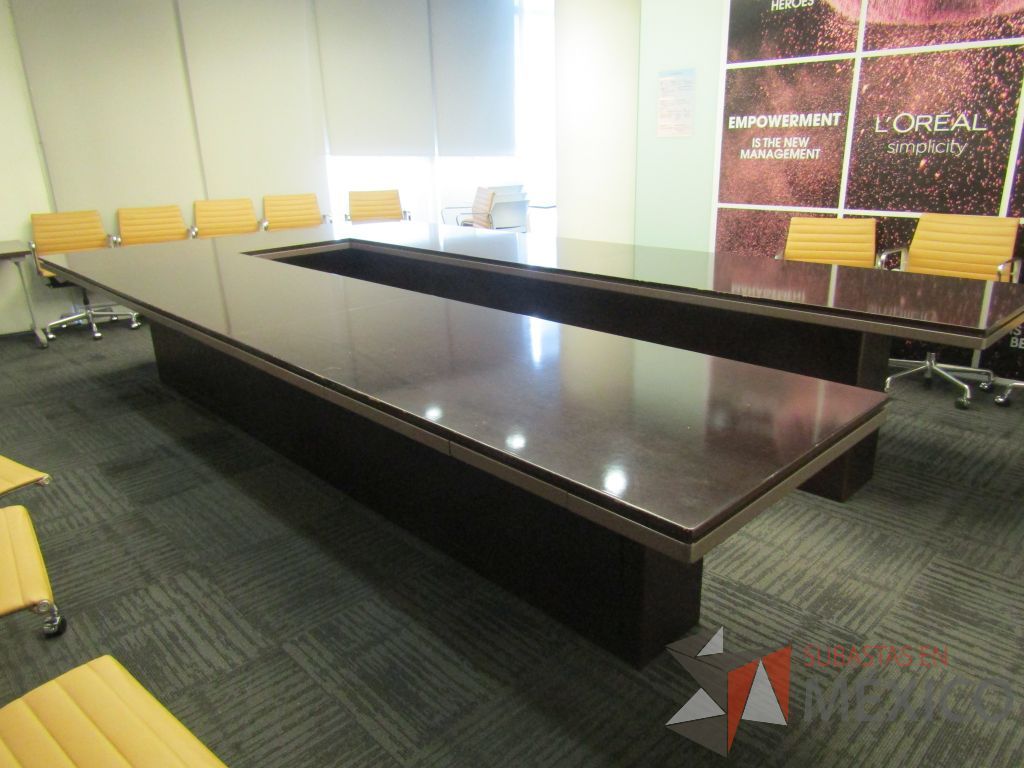 Lote 036 - Mesa de sala de juntas en herradura para 17 personas tipo madera color café - Imagen 6