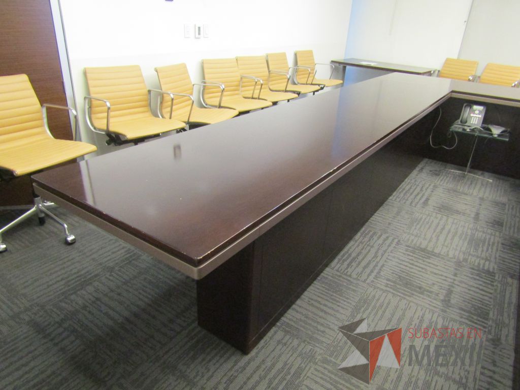 Lote 036 - Mesa de sala de juntas en herradura para 17 personas tipo madera color café - Imagen 11