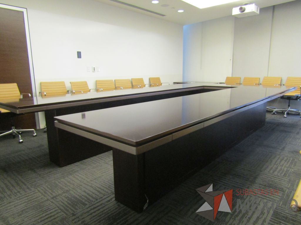 Lote 036 - Mesa de sala de juntas en herradura para 17 personas tipo madera color café - Imagen 12
