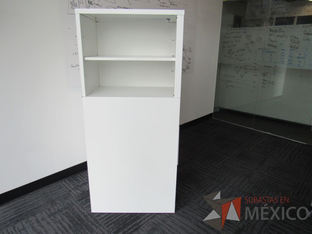 Lote 329 - 2 Gabinetes metálicos con 3 cajones, 1 puerta y 1 entrepaño color blanco. - Imagen 7