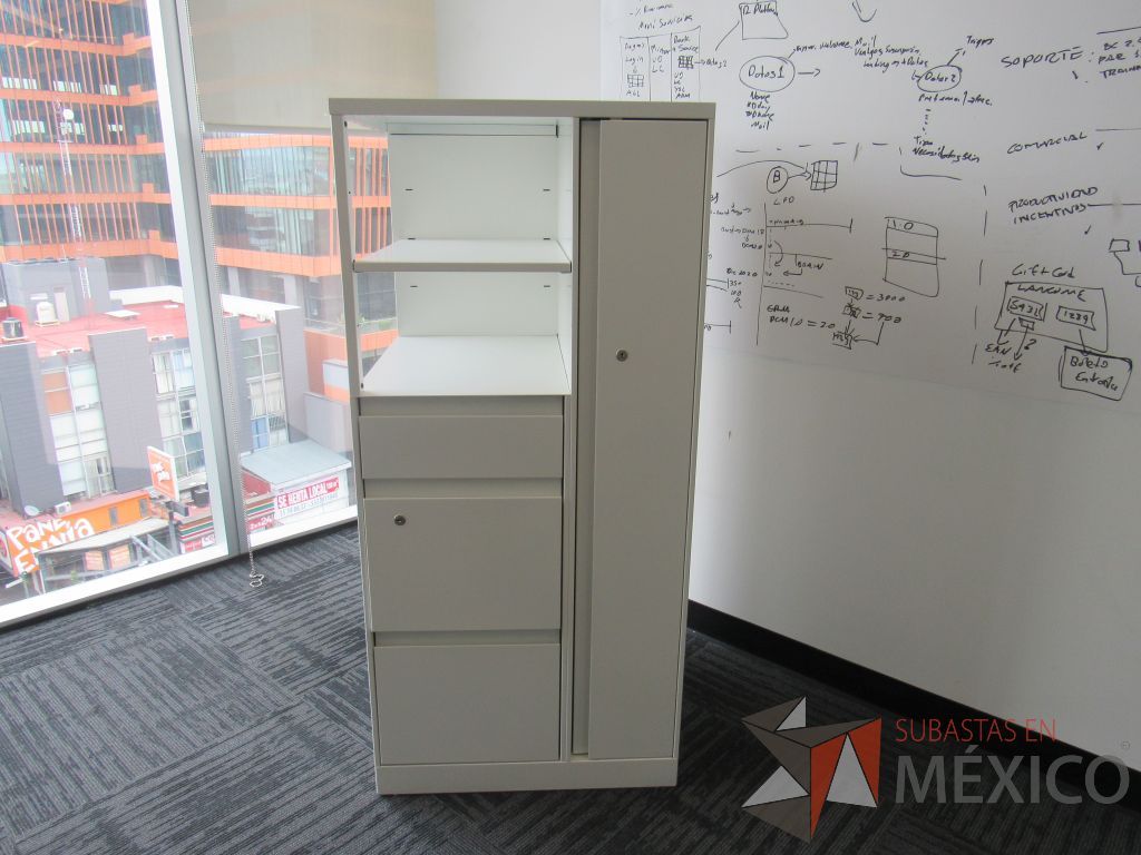 Lote 329 - 2 Gabinetes metálicos con 3 cajones, 1 puerta y 1 entrepaño color blanco. - Imagen 6