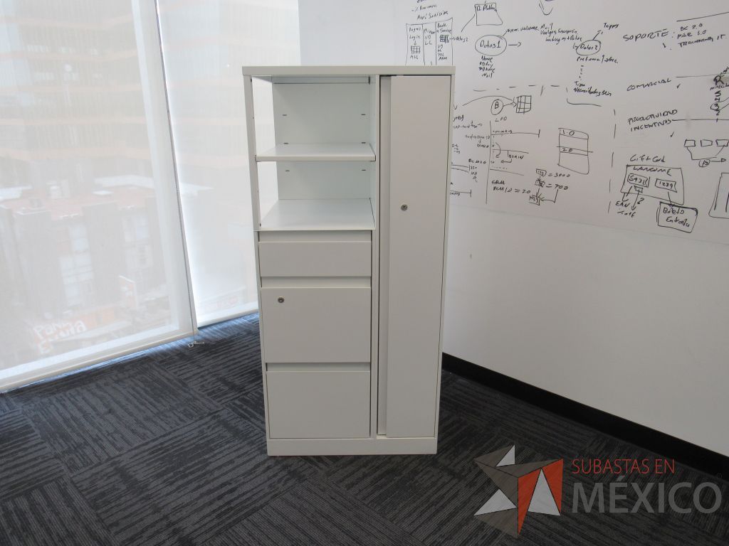 Lote 329 - 2 Gabinetes metálicos con 3 cajones, 1 puerta y 1 entrepaño color blanco. - Imagen 5