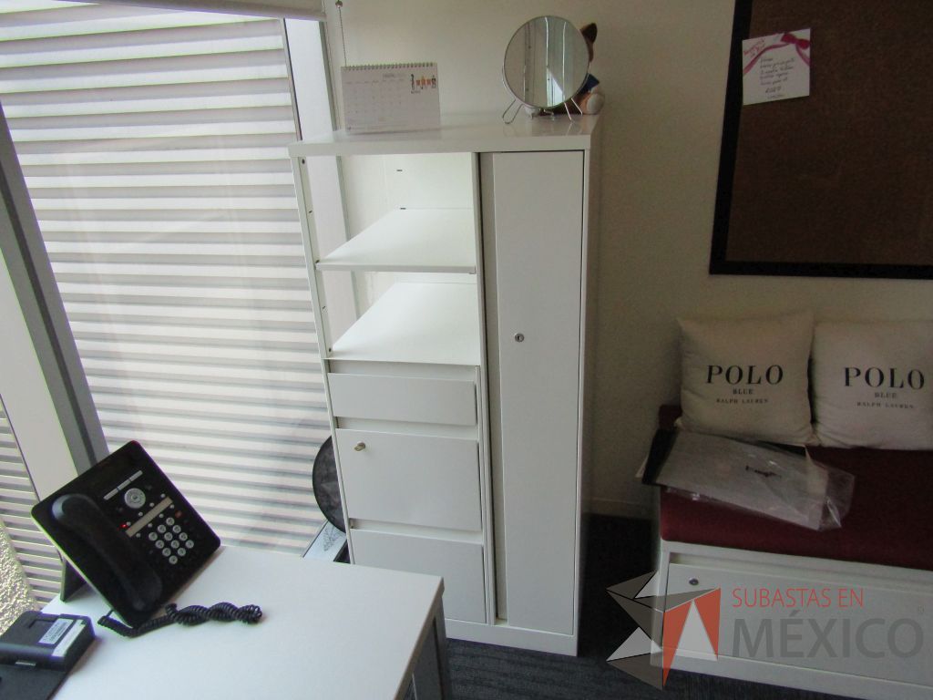 Lote 115 - Gabinete metálico con 3 cajones, 1 puerta y 1 entrepaño color blanco - Imagen 3