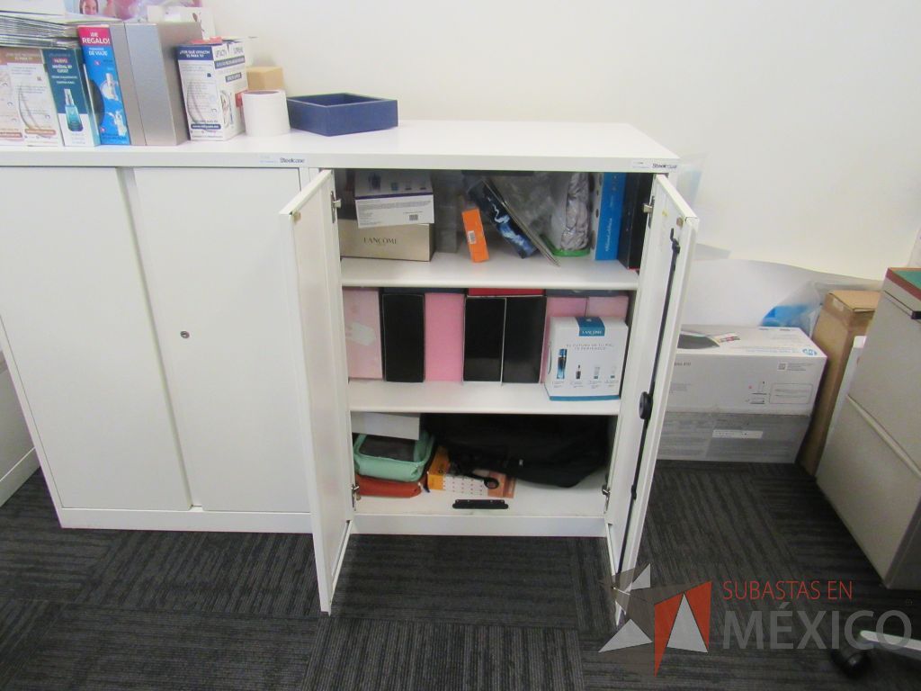 Lote 108 - 2 Gabinete metálico con 4 puertas color blanco - Imagen 9