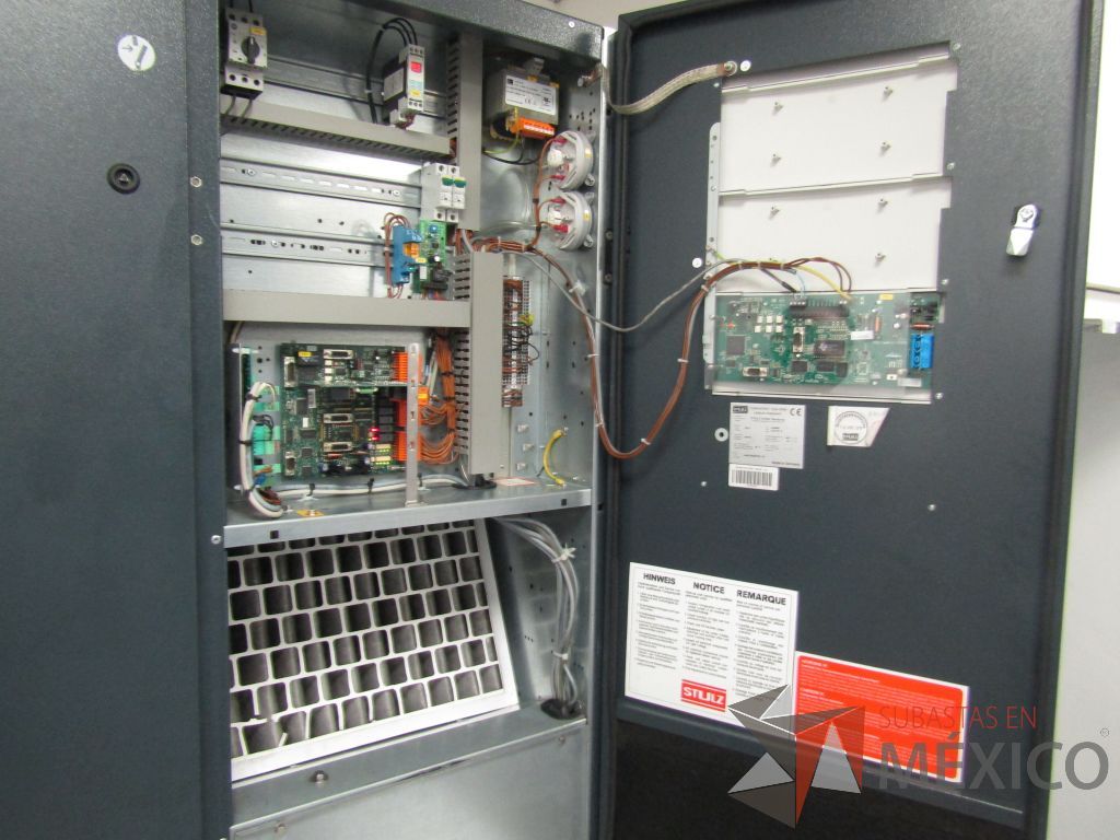 Lote 499 - Condensadora de dos ventiladores a 230V, 60 Hz y Sistema de Refrigeración de precisión CyberAir de 8 TR. - Imagen 20