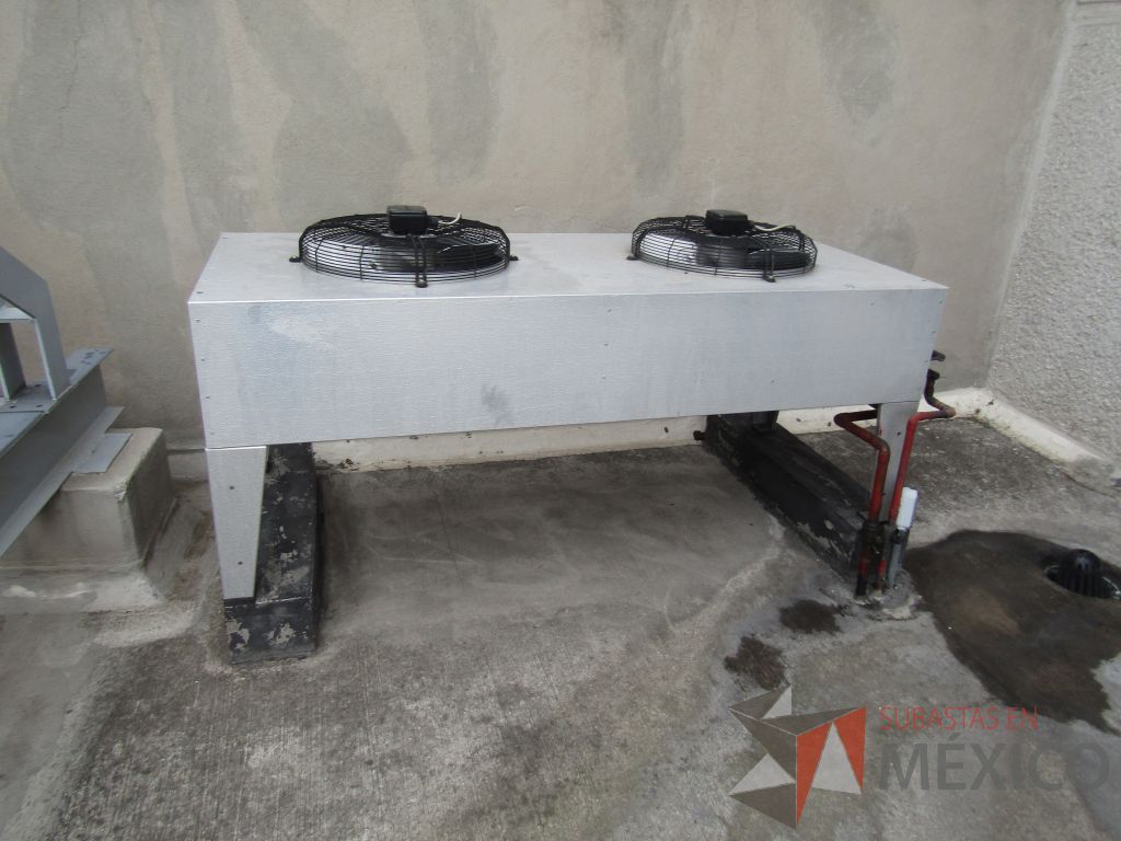 Lote 499 - Condensadora de dos ventiladores a 230V, 60 Hz y Sistema de Refrigeración de precisión CyberAir de 8 TR. - Imagen 18