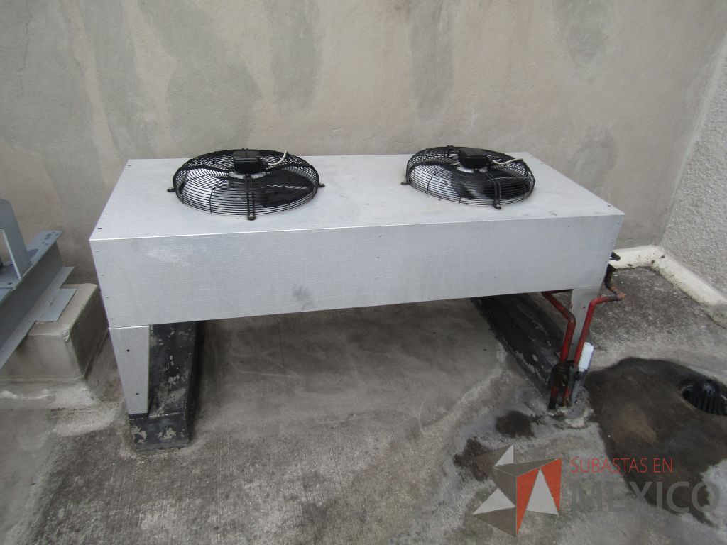 Lote 499 - Condensadora de dos ventiladores a 230V, 60 Hz y Sistema de Refrigeración de precisión CyberAir de 8 TR. - Imagen 17