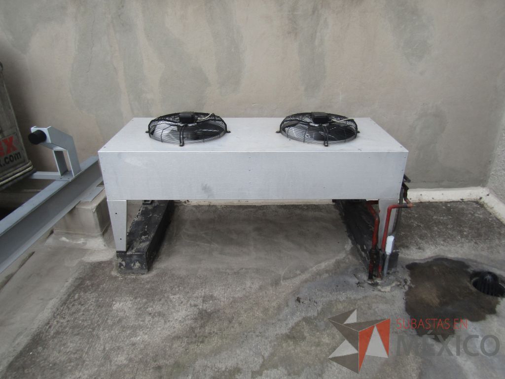 Lote 499 - Condensadora de dos ventiladores a 230V, 60 Hz y Sistema de Refrigeración de precisión CyberAir de 8 TR. - Imagen 6