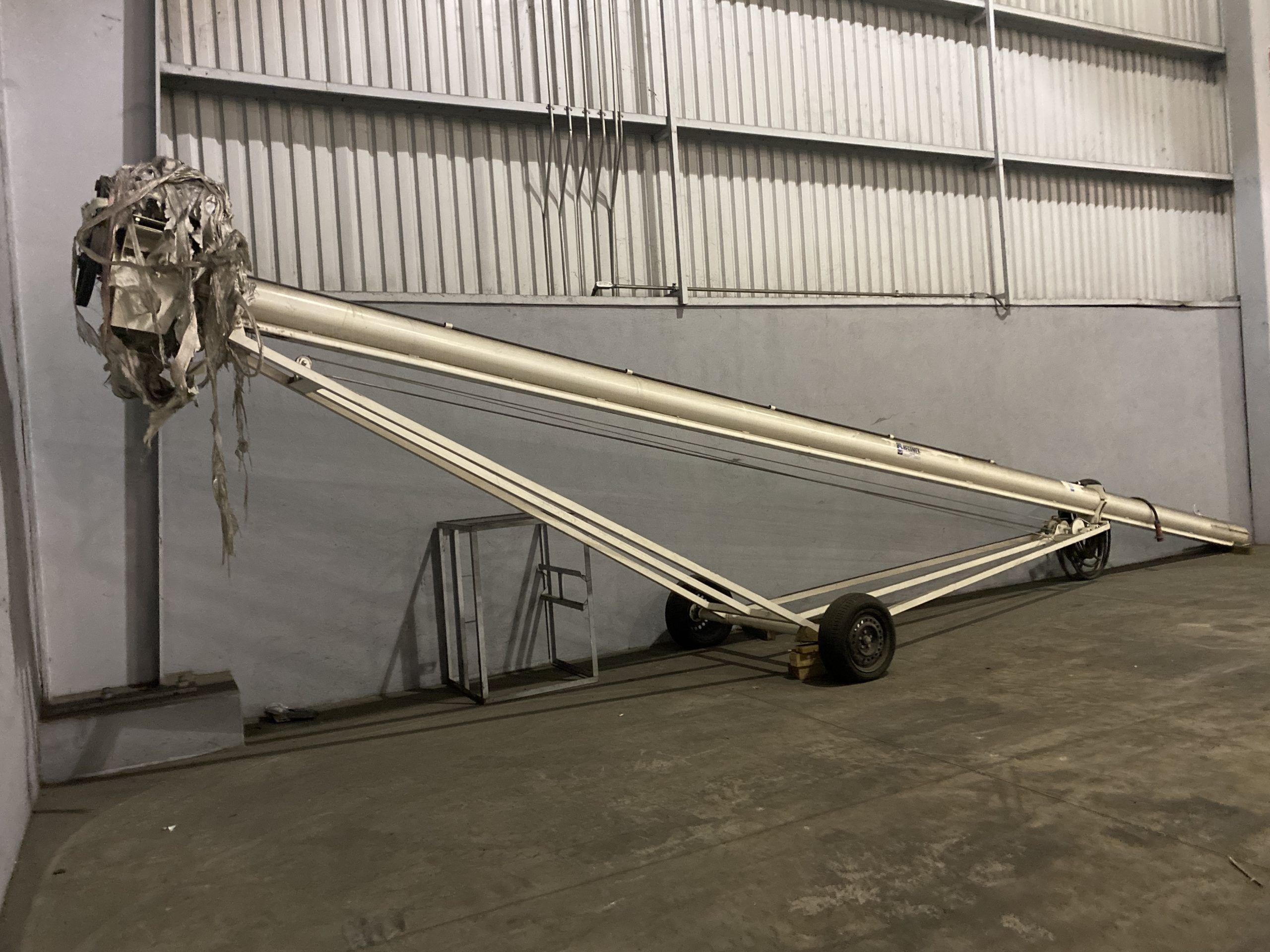 Lote 003 - Transportador para granos, helicoidal de bazuca metálica con ruedas color blanco - Imagen 37