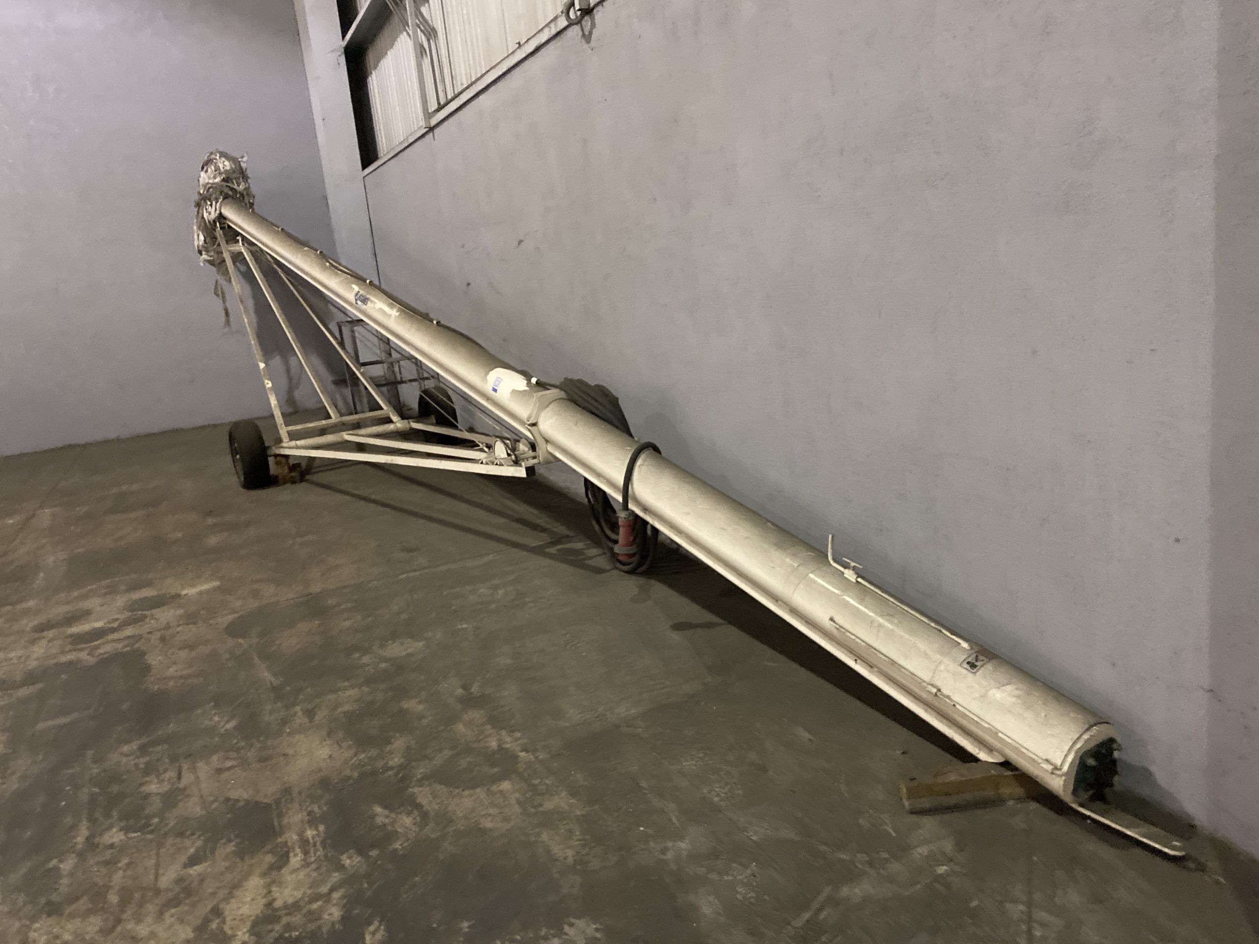Lote 003 - Transportador para granos, helicoidal de bazuca metálica con ruedas color blanco - Imagen 39