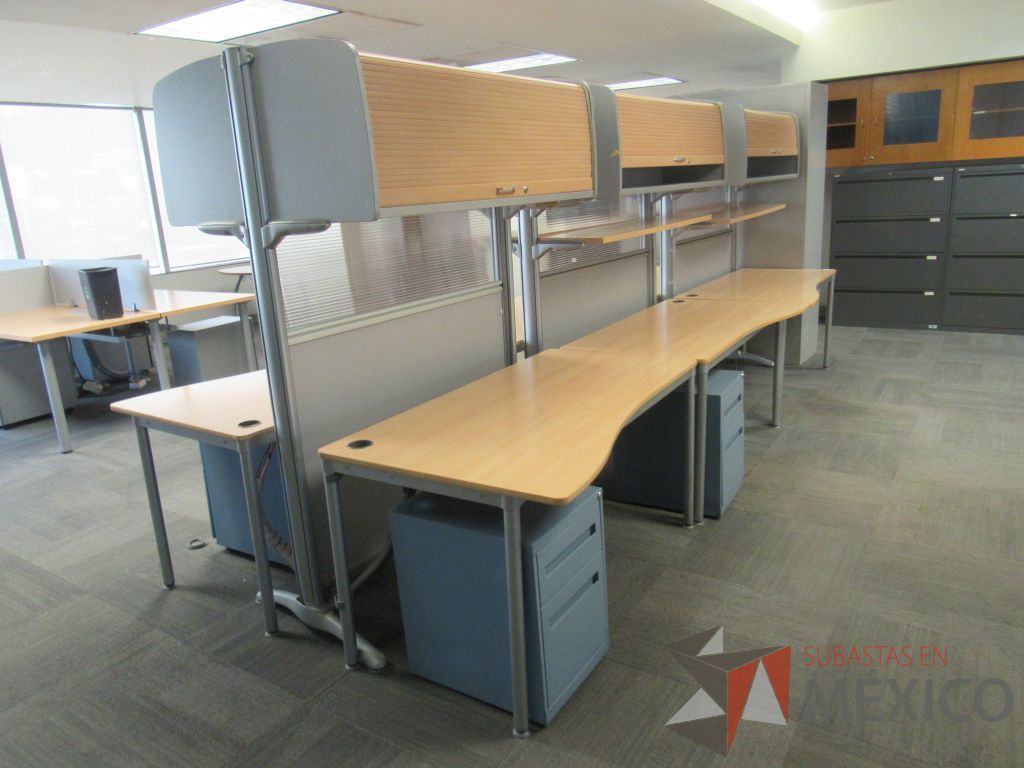 Lote 029 - Estación de trabajo para 6 personas de mampara alta con 6 gavetas, 4 repisas y 4 archiveros - Imagen 7
