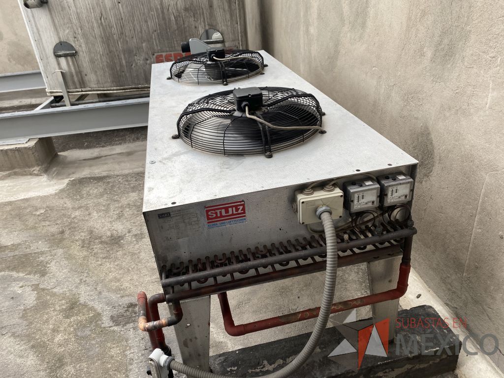 Lote 499 - Condensadora de dos ventiladores a 230V, 60 Hz y Sistema de Refrigeración de precisión CyberAir de 8 TR. - Imagen 3