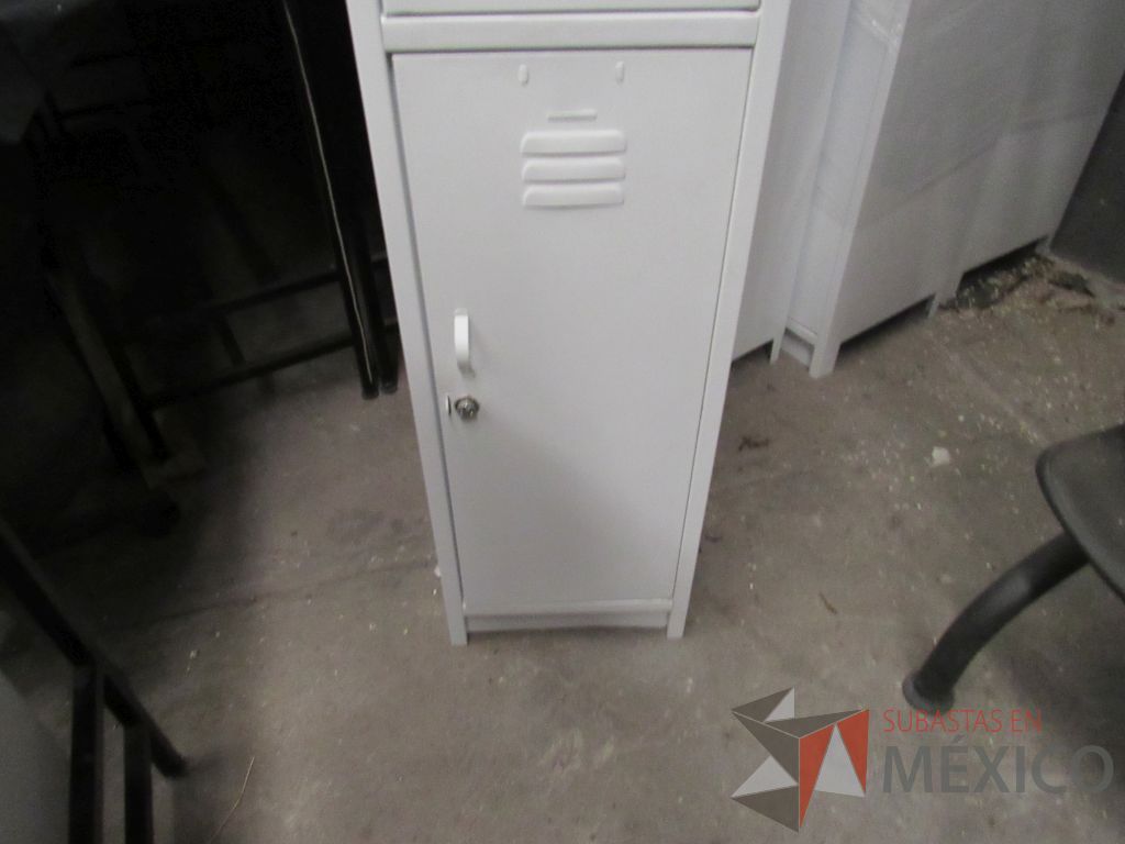 Lote 050 - Casillero metálico de 2 puertas color blanco - Imagen 5