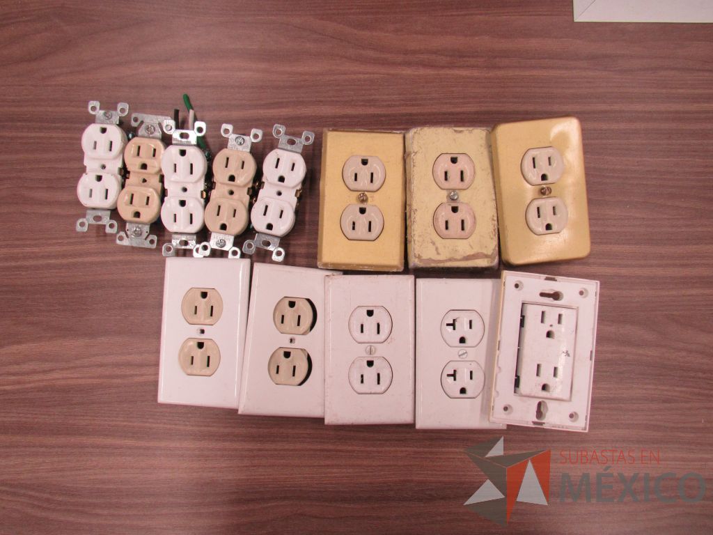 Lote 182 - Rollos de Poliducto, Tramos de cable de uso, Conectores, Remaches y más - Imagen 48