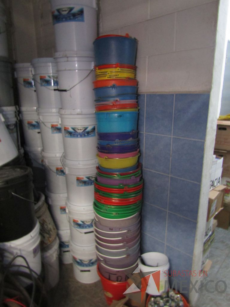 Lote 179 - (Más de 400 artículos), Contenedores para basura, Cubetas, Recogedores, Persianas... - Imagen 74