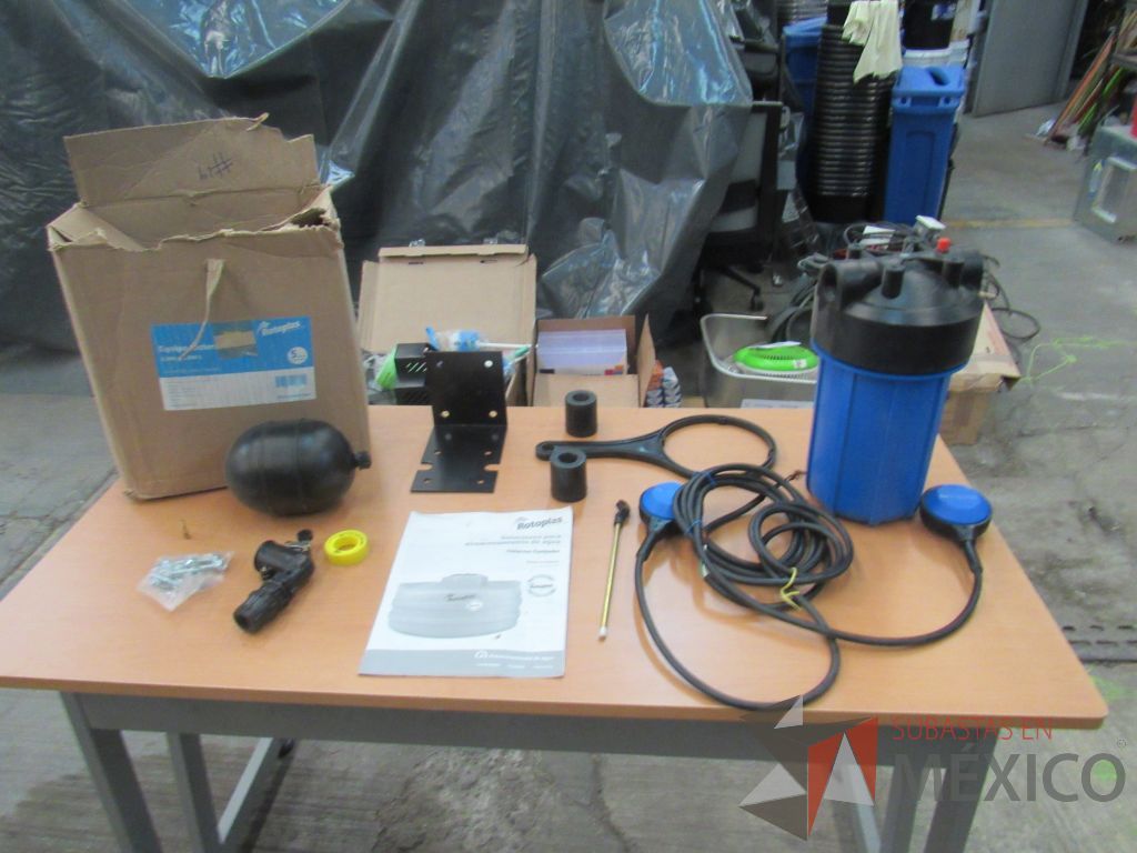 Lote 182 - Rollos de Poliducto, Tramos de cable de uso, Conectores, Remaches y más