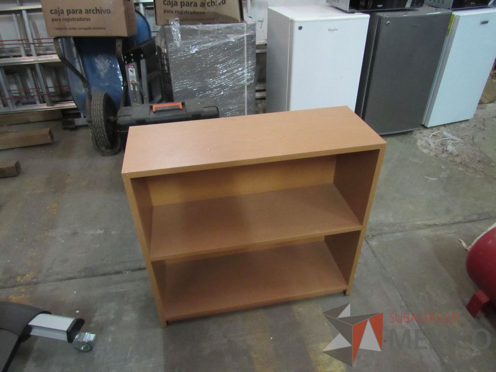 Lote 046 - Librero tipo madera con 1 entrepaños color madera - Imagen 6