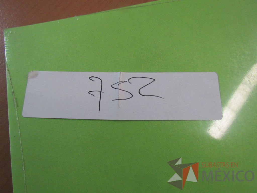 Lote 184 - Carpetas, Paquetes de hojas, Sobre bolsas, Engrapadoras y más - Imagen 160