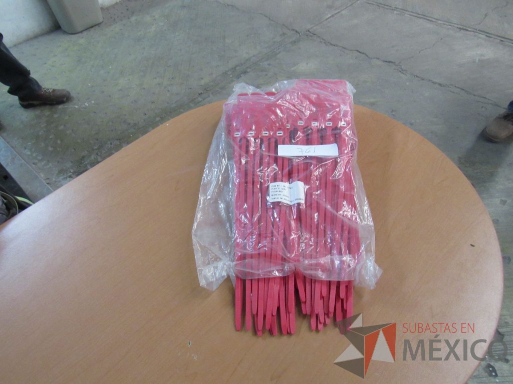 Lote 182 - Rollos de Poliducto, Tramos de cable de uso, Conectores, Remaches y más - Imagen 72