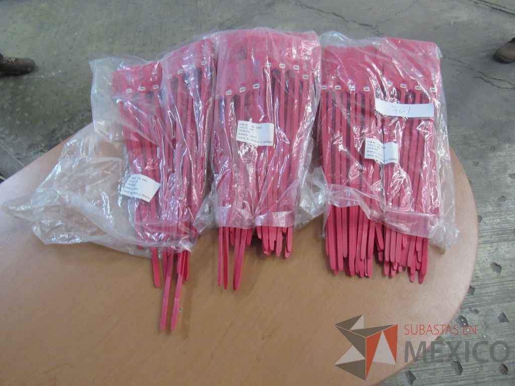Lote 182 - Rollos de Poliducto, Tramos de cable de uso, Conectores, Remaches y más - Imagen 73