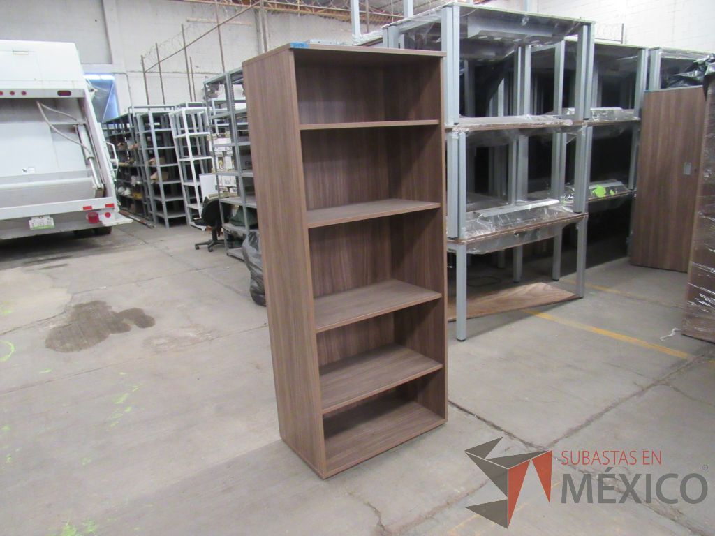 Lote 019 - 2 Libreros tipo madera con 5 entrepaños color madera