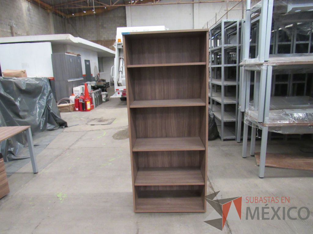 Lote 009 - 2 Libreros tipo madera con 5 entrepaños color madera - Imagen 4