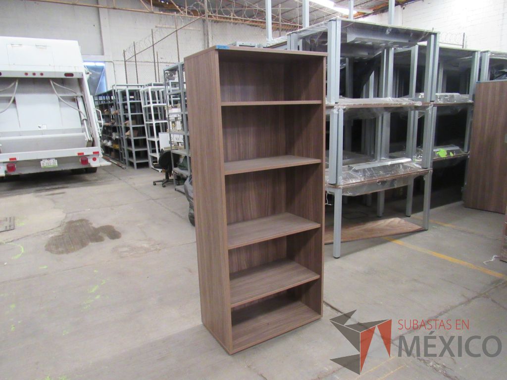 Lote 037 - 2 Libreros tipo madera con 5 entrepaños color madera - Imagen 5